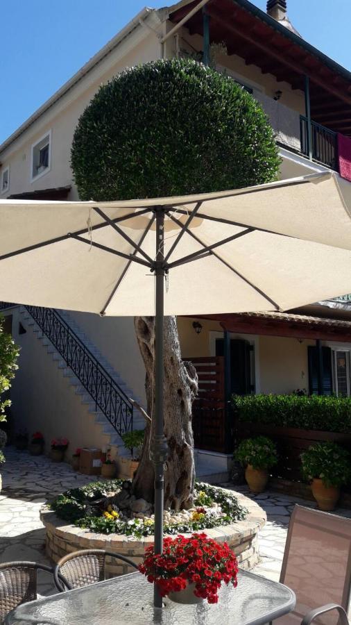 Flowers Studios Benitses (Corfu) Exterior foto
