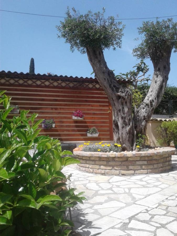 Flowers Studios Benitses (Corfu) Exterior foto