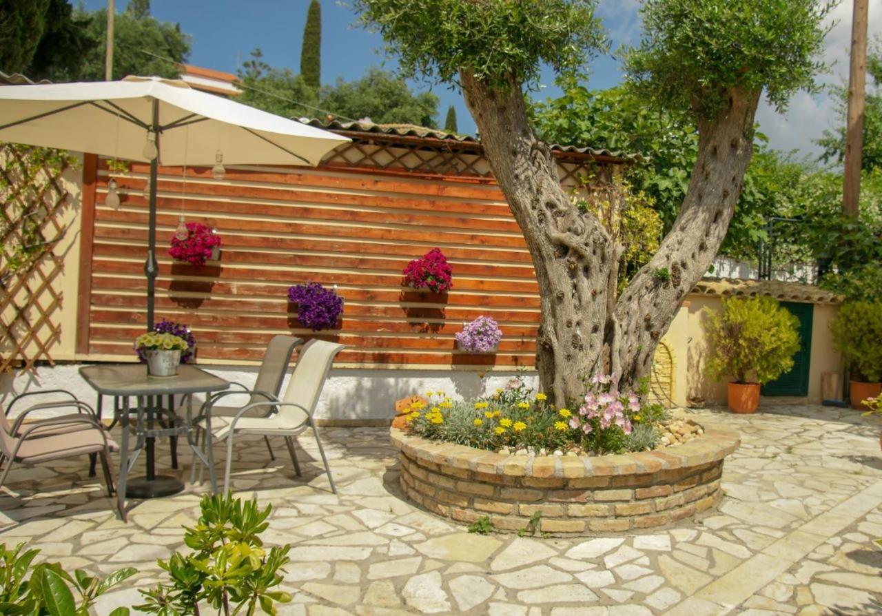 Flowers Studios Benitses (Corfu) Exterior foto